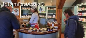 [P20] Zaanse Schans, Ferma de brânzeturi „Catharina”, Interior, Expoziție cu vânzare de brânzeturi » foto by mprofeanu
 - 
<span class="allrVoted glyphicon glyphicon-heart hidden" id="av1515073"></span>
<a class="m-l-10 hidden" id="sv1515073" onclick="voting_Foto_DelVot(,1515073,1639)" role="button">șterge vot <span class="glyphicon glyphicon-remove"></span></a>
<a id="v91515073" class=" c-red"  onclick="voting_Foto_SetVot(1515073)" role="button"><span class="glyphicon glyphicon-heart-empty"></span> <b>LIKE</b> = Votează poza</a> <img class="hidden"  id="f1515073W9" src="/imagini/loader.gif" border="0" /><span class="AjErrMes hidden" id="e1515073ErM"></span>