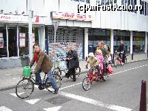 [P12] Transport traditional in Amsterdam, nu sunt prjudecati.
Observati tatal cu 3 copii si mamica putin mai in spate » foto by KFZ
 - 
<span class="allrVoted glyphicon glyphicon-heart hidden" id="av48853"></span>
<a class="m-l-10 hidden" id="sv48853" onclick="voting_Foto_DelVot(,48853,1639)" role="button">șterge vot <span class="glyphicon glyphicon-remove"></span></a>
<a id="v948853" class=" c-red"  onclick="voting_Foto_SetVot(48853)" role="button"><span class="glyphicon glyphicon-heart-empty"></span> <b>LIKE</b> = Votează poza</a> <img class="hidden"  id="f48853W9" src="/imagini/loader.gif" border="0" /><span class="AjErrMes hidden" id="e48853ErM"></span>