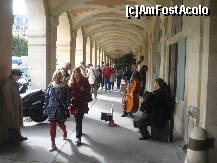 [P09] In Place des Vosges exista si cateva 'galerii muzicale' pline cu studenti talentati si rabdatori » foto by dorgo
 - 
<span class="allrVoted glyphicon glyphicon-heart hidden" id="av274202"></span>
<a class="m-l-10 hidden" id="sv274202" onclick="voting_Foto_DelVot(,274202,1684)" role="button">șterge vot <span class="glyphicon glyphicon-remove"></span></a>
<a id="v9274202" class=" c-red"  onclick="voting_Foto_SetVot(274202)" role="button"><span class="glyphicon glyphicon-heart-empty"></span> <b>LIKE</b> = Votează poza</a> <img class="hidden"  id="f274202W9" src="/imagini/loader.gif" border="0" /><span class="AjErrMes hidden" id="e274202ErM"></span>