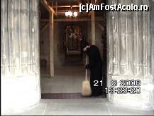 P13 [AUG-2006] Barnele de sustinere din manastire , curatenia locala in plina desfasurare , peretii exteriori imensi si grosi !