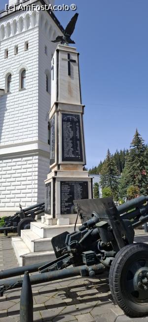 [P21] Vatra Dornei - Monumentul Eroilor aflat langa Primarie. » foto by iulianic
 - 
<span class="allrVoted glyphicon glyphicon-heart hidden" id="av1544219"></span>
<a class="m-l-10 hidden" id="sv1544219" onclick="voting_Foto_DelVot(,1544219,1782)" role="button">șterge vot <span class="glyphicon glyphicon-remove"></span></a>
<a id="v91544219" class=" c-red"  onclick="voting_Foto_SetVot(1544219)" role="button"><span class="glyphicon glyphicon-heart-empty"></span> <b>LIKE</b> = Votează poza</a> <img class="hidden"  id="f1544219W9" src="/imagini/loader.gif" border="0" /><span class="AjErrMes hidden" id="e1544219ErM"></span>