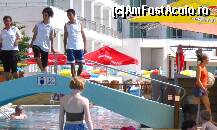 [P11] Dimineata, animatorii se postau pe poduletul de la piscina, incercind sa atraga 'clienti' pentru gym » foto by Klaudyia
 - 
<span class="allrVoted glyphicon glyphicon-heart hidden" id="av293261"></span>
<a class="m-l-10 hidden" id="sv293261" onclick="voting_Foto_DelVot(,293261,1869)" role="button">șterge vot <span class="glyphicon glyphicon-remove"></span></a>
<a id="v9293261" class=" c-red"  onclick="voting_Foto_SetVot(293261)" role="button"><span class="glyphicon glyphicon-heart-empty"></span> <b>LIKE</b> = Votează poza</a> <img class="hidden"  id="f293261W9" src="/imagini/loader.gif" border="0" /><span class="AjErrMes hidden" id="e293261ErM"></span>