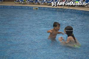 [P06] Piscina pentru copii. Adancimea apei 0.45-0.55m. Apa cam rece. Era buna dupa masa, pentru ca se incalzea probabil de la soare.  » foto by CarmenCat
 - 
<span class="allrVoted glyphicon glyphicon-heart hidden" id="av399184"></span>
<a class="m-l-10 hidden" id="sv399184" onclick="voting_Foto_DelVot(,399184,1924)" role="button">șterge vot <span class="glyphicon glyphicon-remove"></span></a>
<a id="v9399184" class=" c-red"  onclick="voting_Foto_SetVot(399184)" role="button"><span class="glyphicon glyphicon-heart-empty"></span> <b>LIKE</b> = Votează poza</a> <img class="hidden"  id="f399184W9" src="/imagini/loader.gif" border="0" /><span class="AjErrMes hidden" id="e399184ErM"></span>