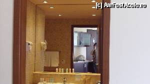 [P02] Baia camerei Junior Suit, foarte incapatoare, curata, cu muzica, in oglinda se vede si o mini bucatarie cu plita electrica incastrata, foarte utila familiilor cu copii mici » foto by adina31
 - 
<span class="allrVoted glyphicon glyphicon-heart hidden" id="av338358"></span>
<a class="m-l-10 hidden" id="sv338358" onclick="voting_Foto_DelVot(,338358,1941)" role="button">șterge vot <span class="glyphicon glyphicon-remove"></span></a>
<a id="v9338358" class=" c-red"  onclick="voting_Foto_SetVot(338358)" role="button"><span class="glyphicon glyphicon-heart-empty"></span> <b>LIKE</b> = Votează poza</a> <img class="hidden"  id="f338358W9" src="/imagini/loader.gif" border="0" /><span class="AjErrMes hidden" id="e338358ErM"></span>