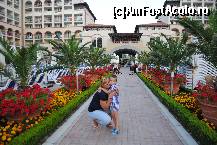 [P17] pe aleea hotelului care era dupa cum se vede plia de flori si de palmieri » foto by raly
 - 
<span class="allrVoted glyphicon glyphicon-heart hidden" id="av452087"></span>
<a class="m-l-10 hidden" id="sv452087" onclick="voting_Foto_DelVot(,452087,1941)" role="button">șterge vot <span class="glyphicon glyphicon-remove"></span></a>
<a id="v9452087" class=" c-red"  onclick="voting_Foto_SetVot(452087)" role="button"><span class="glyphicon glyphicon-heart-empty"></span> <b>LIKE</b> = Votează poza</a> <img class="hidden"  id="f452087W9" src="/imagini/loader.gif" border="0" /><span class="AjErrMes hidden" id="e452087ErM"></span>