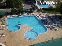 [P04] Piscina hotelului. In coltul din stanga este barul piscinei (care se deschide doar la ora 11 :( ) » foto by johanes
 - 
<span class="allrVoted glyphicon glyphicon-heart hidden" id="av225440"></span>
<a class="m-l-10 hidden" id="sv225440" onclick="voting_Foto_DelVot(,225440,1951)" role="button">șterge vot <span class="glyphicon glyphicon-remove"></span></a>
<a id="v9225440" class=" c-red"  onclick="voting_Foto_SetVot(225440)" role="button"><span class="glyphicon glyphicon-heart-empty"></span> <b>LIKE</b> = Votează poza</a> <img class="hidden"  id="f225440W9" src="/imagini/loader.gif" border="0" /><span class="AjErrMes hidden" id="e225440ErM"></span>