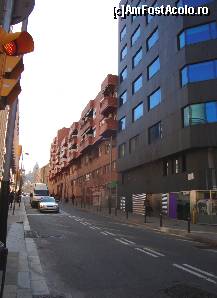 [P01] Barcelona: drumul ce duce spre CaixaForum (Av. Francesc Ferrer i de Guardia). Clădirea din dreapta imaginii este Ayre Hotel Gran Via.  » foto by mariana.olaru
 - 
<span class="allrVoted glyphicon glyphicon-heart hidden" id="av373509"></span>
<a class="m-l-10 hidden" id="sv373509" onclick="voting_Foto_DelVot(,373509,1999)" role="button">șterge vot <span class="glyphicon glyphicon-remove"></span></a>
<a id="v9373509" class=" c-red"  onclick="voting_Foto_SetVot(373509)" role="button"><span class="glyphicon glyphicon-heart-empty"></span> <b>LIKE</b> = Votează poza</a> <img class="hidden"  id="f373509W9" src="/imagini/loader.gif" border="0" /><span class="AjErrMes hidden" id="e373509ErM"></span>