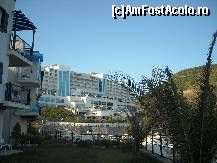 [P25] hotelul vazut din cartier. » foto by michele
 - 
<span class="allrVoted glyphicon glyphicon-heart hidden" id="av79461"></span>
<a class="m-l-10 hidden" id="sv79461" onclick="voting_Foto_DelVot(,79461,2171)" role="button">șterge vot <span class="glyphicon glyphicon-remove"></span></a>
<a id="v979461" class=" c-red"  onclick="voting_Foto_SetVot(79461)" role="button"><span class="glyphicon glyphicon-heart-empty"></span> <b>LIKE</b> = Votează poza</a> <img class="hidden"  id="f79461W9" src="/imagini/loader.gif" border="0" /><span class="AjErrMes hidden" id="e79461ErM"></span>