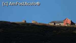[P03] Doua doamne in varsta stand la o vorba langa casuta lor. Vazute cu teleobiectivul, de langa hotel.  » foto by Albinoium
 - 
<span class="allrVoted glyphicon glyphicon-heart hidden" id="av860243"></span>
<a class="m-l-10 hidden" id="sv860243" onclick="voting_Foto_DelVot(,860243,2220)" role="button">șterge vot <span class="glyphicon glyphicon-remove"></span></a>
<a id="v9860243" class=" c-red"  onclick="voting_Foto_SetVot(860243)" role="button"><span class="glyphicon glyphicon-heart-empty"></span> <b>LIKE</b> = Votează poza</a> <img class="hidden"  id="f860243W9" src="/imagini/loader.gif" border="0" /><span class="AjErrMes hidden" id="e860243ErM"></span>