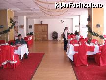 [P15] Restaurantul este elegant , curat , ..... acea culoare rosie nu numai ca te invita inauntru , dar iti facea si o teribila pofta de mancare ; nu stiu , dar acesta era efectul asupra noastra. » foto by mirelutza
 - 
<span class="allrVoted glyphicon glyphicon-heart hidden" id="av42474"></span>
<a class="m-l-10 hidden" id="sv42474" onclick="voting_Foto_DelVot(,42474,2220)" role="button">șterge vot <span class="glyphicon glyphicon-remove"></span></a>
<a id="v942474" class=" c-red"  onclick="voting_Foto_SetVot(42474)" role="button"><span class="glyphicon glyphicon-heart-empty"></span> <b>LIKE</b> = Votează poza</a> <img class="hidden"  id="f42474W9" src="/imagini/loader.gif" border="0" /><span class="AjErrMes hidden" id="e42474ErM"></span>