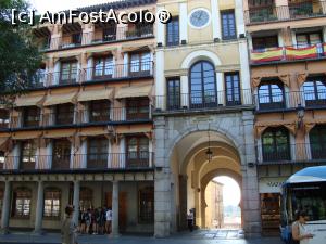 [P03] Plaza Zocodover, cu influențe arabe... sub coloane e centrul de informare pt turisti... Arco de la Sangre ne duce spre Muzeul Santa Cruz, la intălnire cu El Greco » foto by mireille
 - 
<span class="allrVoted glyphicon glyphicon-heart hidden" id="av731183"></span>
<a class="m-l-10 hidden" id="sv731183" onclick="voting_Foto_DelVot(,731183,2242)" role="button">șterge vot <span class="glyphicon glyphicon-remove"></span></a>
<a id="v9731183" class=" c-red"  onclick="voting_Foto_SetVot(731183)" role="button"><span class="glyphicon glyphicon-heart-empty"></span> <b>LIKE</b> = Votează poza</a> <img class="hidden"  id="f731183W9" src="/imagini/loader.gif" border="0" /><span class="AjErrMes hidden" id="e731183ErM"></span>