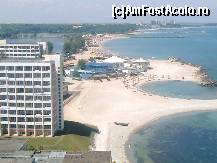 [P21] Foto de la etajul 13 spre Neptun. Hotelurile Cometa si Atlas, pe plaja (cel albastru) hotelul Hercules in forma de vaporas, si mai in spate plaja Jupiter continuata cu Plaja 'La Steaguri' din Neptun iar in spate de tot hotelurile din Olimp. Foto by Iubita.  » foto by florinvsc
 - 
<span class="allrVoted glyphicon glyphicon-heart hidden" id="av429161"></span>
<a class="m-l-10 hidden" id="sv429161" onclick="voting_Foto_DelVot(,429161,2316)" role="button">șterge vot <span class="glyphicon glyphicon-remove"></span></a>
<a id="v9429161" class=" c-red"  onclick="voting_Foto_SetVot(429161)" role="button"><span class="glyphicon glyphicon-heart-empty"></span> <b>LIKE</b> = Votează poza</a> <img class="hidden"  id="f429161W9" src="/imagini/loader.gif" border="0" /><span class="AjErrMes hidden" id="e429161ErM"></span>