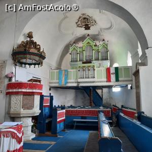 [P32] Sângeorgiu de Pădure, Biserica Reformată, Interiorul pictat și împodobit cu obiecte tradiționale, în centru Orga » foto by mprofeanu
 - 
<span class="allrVoted glyphicon glyphicon-heart hidden" id="av1450250"></span>
<a class="m-l-10 hidden" id="sv1450250" onclick="voting_Foto_DelVot(,1450250,2330)" role="button">șterge vot <span class="glyphicon glyphicon-remove"></span></a>
<a id="v91450250" class=" c-red"  onclick="voting_Foto_SetVot(1450250)" role="button"><span class="glyphicon glyphicon-heart-empty"></span> <b>LIKE</b> = Votează poza</a> <img class="hidden"  id="f1450250W9" src="/imagini/loader.gif" border="0" /><span class="AjErrMes hidden" id="e1450250ErM"></span>