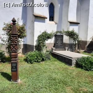 [P43] Sângeorgiu de Pădure, Biserica Reformată, Cripta Pastorului Ferenc Fülöp și un Stâlp funerar dedicat lui și altor câtorva persoane » foto by mprofeanu
 - 
<span class="allrVoted glyphicon glyphicon-heart hidden" id="av1450261"></span>
<a class="m-l-10 hidden" id="sv1450261" onclick="voting_Foto_DelVot(,1450261,2330)" role="button">șterge vot <span class="glyphicon glyphicon-remove"></span></a>
<a id="v91450261" class=" c-red"  onclick="voting_Foto_SetVot(1450261)" role="button"><span class="glyphicon glyphicon-heart-empty"></span> <b>LIKE</b> = Votează poza</a> <img class="hidden"  id="f1450261W9" src="/imagini/loader.gif" border="0" /><span class="AjErrMes hidden" id="e1450261ErM"></span>