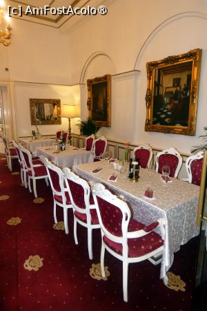 [P08] Sala mică a restaurantului » foto by Claudiu U.
 - 
<span class="allrVoted glyphicon glyphicon-heart hidden" id="av1477812"></span>
<a class="m-l-10 hidden" id="sv1477812" onclick="voting_Foto_DelVot(,1477812,2409)" role="button">șterge vot <span class="glyphicon glyphicon-remove"></span></a>
<a id="v91477812" class=" c-red"  onclick="voting_Foto_SetVot(1477812)" role="button"><span class="glyphicon glyphicon-heart-empty"></span> <b>LIKE</b> = Votează poza</a> <img class="hidden"  id="f1477812W9" src="/imagini/loader.gif" border="0" /><span class="AjErrMes hidden" id="e1477812ErM"></span>