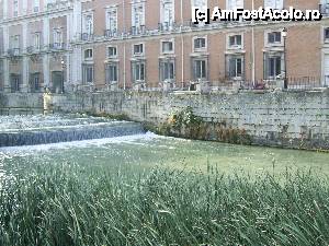 [P19] Împrejurimile Madridului / Aranjuez - Palacio Real, fosta reşedinţă de vară a lui Felipe al II-lea. Mici căderi de apă.  » foto by iulianic
 - 
<span class="allrVoted glyphicon glyphicon-heart hidden" id="av407885"></span>
<a class="m-l-10 hidden" id="sv407885" onclick="voting_Foto_DelVot(,407885,2442)" role="button">șterge vot <span class="glyphicon glyphicon-remove"></span></a>
<a id="v9407885" class=" c-red"  onclick="voting_Foto_SetVot(407885)" role="button"><span class="glyphicon glyphicon-heart-empty"></span> <b>LIKE</b> = Votează poza</a> <img class="hidden"  id="f407885W9" src="/imagini/loader.gif" border="0" /><span class="AjErrMes hidden" id="e407885ErM"></span>
