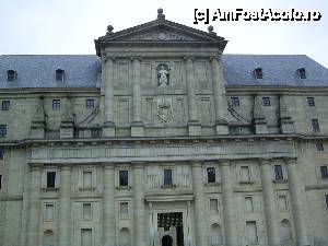 [P02] Împrejurimile Madridului / San Lorenzo de El Escorial - Faţada principală, intrarea din mijloc ce duce la Curtea Regilor şi bazilică.  » foto by iulianic
 - 
<span class="allrVoted glyphicon glyphicon-heart hidden" id="av407854"></span>
<a class="m-l-10 hidden" id="sv407854" onclick="voting_Foto_DelVot(,407854,2442)" role="button">șterge vot <span class="glyphicon glyphicon-remove"></span></a>
<a id="v9407854" class=" c-red"  onclick="voting_Foto_SetVot(407854)" role="button"><span class="glyphicon glyphicon-heart-empty"></span> <b>LIKE</b> = Votează poza</a> <img class="hidden"  id="f407854W9" src="/imagini/loader.gif" border="0" /><span class="AjErrMes hidden" id="e407854ErM"></span>