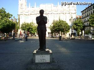 [P11] Plaza Santa Ana si statuia lui Calderon de la Barca -piata e deja maturata, dupa distractia noptii precedente.  » foto by mireille
 - 
<span class="allrVoted glyphicon glyphicon-heart hidden" id="av687021"></span>
<a class="m-l-10 hidden" id="sv687021" onclick="voting_Foto_DelVot(,687021,2442)" role="button">șterge vot <span class="glyphicon glyphicon-remove"></span></a>
<a id="v9687021" class=" c-red"  onclick="voting_Foto_SetVot(687021)" role="button"><span class="glyphicon glyphicon-heart-empty"></span> <b>LIKE</b> = Votează poza</a> <img class="hidden"  id="f687021W9" src="/imagini/loader.gif" border="0" /><span class="AjErrMes hidden" id="e687021ErM"></span>