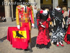 [P14] Costume de vanzare in Plaza Mayor » foto by didona_stelea
 - 
<span class="allrVoted glyphicon glyphicon-heart hidden" id="av725875"></span>
<a class="m-l-10 hidden" id="sv725875" onclick="voting_Foto_DelVot(,725875,2442)" role="button">șterge vot <span class="glyphicon glyphicon-remove"></span></a>
<a id="v9725875" class=" c-red"  onclick="voting_Foto_SetVot(725875)" role="button"><span class="glyphicon glyphicon-heart-empty"></span> <b>LIKE</b> = Votează poza</a> <img class="hidden"  id="f725875W9" src="/imagini/loader.gif" border="0" /><span class="AjErrMes hidden" id="e725875ErM"></span>