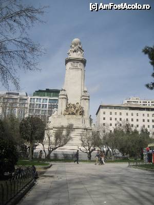 [P31] Statuia din Plaza de Espana, Monumento a Cervantes, la intrarea in parc.  » foto by viviv
 - 
<span class="allrVoted glyphicon glyphicon-heart hidden" id="av408942"></span>
<a class="m-l-10 hidden" id="sv408942" onclick="voting_Foto_DelVot(,408942,2442)" role="button">șterge vot <span class="glyphicon glyphicon-remove"></span></a>
<a id="v9408942" class=" c-red"  onclick="voting_Foto_SetVot(408942)" role="button"><span class="glyphicon glyphicon-heart-empty"></span> <b>LIKE</b> = Votează poza</a> <img class="hidden"  id="f408942W9" src="/imagini/loader.gif" border="0" /><span class="AjErrMes hidden" id="e408942ErM"></span>