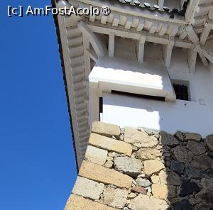 [P16] La etajul 1, am vazut trapele pentru aruncarea pietrelor (Ishiuchidana), situate in dreptul ferestrelor de nord si de sud. Prin aceste orificii, razboinicii priveau dedesubt si aruncau cu pietre in inamicii care ar fi escaladat zidurile. Exista astfel de platforme si la etajul 4. » foto by geani anto
 - 
<span class="allrVoted glyphicon glyphicon-heart hidden" id="av1451760"></span>
<a class="m-l-10 hidden" id="sv1451760" onclick="voting_Foto_DelVot(,1451760,2490)" role="button">șterge vot <span class="glyphicon glyphicon-remove"></span></a>
<a id="v91451760" class=" c-red"  onclick="voting_Foto_SetVot(1451760)" role="button"><span class="glyphicon glyphicon-heart-empty"></span> <b>LIKE</b> = Votează poza</a> <img class="hidden"  id="f1451760W9" src="/imagini/loader.gif" border="0" /><span class="AjErrMes hidden" id="e1451760ErM"></span>