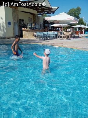 [P04] Barul de la piscina cu servire pana la ora 22.  » foto by Cetinescu
 - 
<span class="allrVoted glyphicon glyphicon-heart hidden" id="av889224"></span>
<a class="m-l-10 hidden" id="sv889224" onclick="voting_Foto_DelVot(,889224,2496)" role="button">șterge vot <span class="glyphicon glyphicon-remove"></span></a>
<a id="v9889224" class=" c-red"  onclick="voting_Foto_SetVot(889224)" role="button"><span class="glyphicon glyphicon-heart-empty"></span> <b>LIKE</b> = Votează poza</a> <img class="hidden"  id="f889224W9" src="/imagini/loader.gif" border="0" /><span class="AjErrMes hidden" id="e889224ErM"></span>