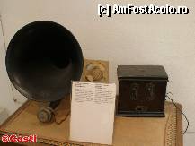 [P25] Un aparat de radio, fabricat de firma germană Telefunken, în 1927. Avea trei 'lămpi'. » foto by Costi
 - 
<span class="allrVoted glyphicon glyphicon-heart hidden" id="av288699"></span>
<a class="m-l-10 hidden" id="sv288699" onclick="voting_Foto_DelVot(,288699,2504)" role="button">șterge vot <span class="glyphicon glyphicon-remove"></span></a>
<a id="v9288699" class=" c-red"  onclick="voting_Foto_SetVot(288699)" role="button"><span class="glyphicon glyphicon-heart-empty"></span> <b>LIKE</b> = Votează poza</a> <img class="hidden"  id="f288699W9" src="/imagini/loader.gif" border="0" /><span class="AjErrMes hidden" id="e288699ErM"></span>