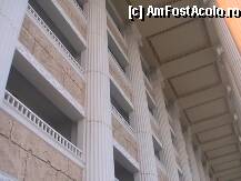 P10x <small>[APR-2009]</small> jur-imprejurul hotelului sunt doua randuri de coloane; cele de catre interior delimiteaza (in acelasi timp ingusteaza) balcoanele camerelor - pana la etaju 4; sus, la etajul 5 si al mansarda, balconele sunt foarte generoase » foto by tm67bru
 - 
<span class="allrVoted glyphicon glyphicon-heart hidden" id="av8950"></span>
<a class="m-l-10 hidden" id="sv8950" onclick="voting_Foto_DelVot(,8950,0)" role="button">șterge vot <span class="glyphicon glyphicon-remove"></span></a>
<a id="v98950" class=" c-red"  onclick="voting_Foto_SetVot(8950)" role="button"><span class="glyphicon glyphicon-heart-empty"></span> <b>LIKE</b> = Votează poza</a> <img class="hidden"  id="f8950W9" src="/imagini/loader.gif" border="0" /><span class="AjErrMes hidden" id="e8950ErM"></span>