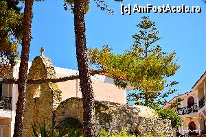 P11 [JUN-2013] Pe plaja din Argassi exista o bisericuta Ortodoxa, la fel de micuta precum plaja. 