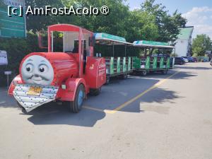 [P05] Deoarece Club Dunărea nu este chiar pe plajă, deplasarea spre plajă se face cu  un trenuleț foarte simpatic tras de o ,, locomotivă THOMAS 😁😅'.
Plimbarea e amuzantă, iar trenulețul vine din 5 în 5 min. » foto by IFTIME și GHITA
 - 
<span class="allrVoted glyphicon glyphicon-heart hidden" id="av1488244"></span>
<a class="m-l-10 hidden" id="sv1488244" onclick="voting_Foto_DelVot(,1488244,2785)" role="button">șterge vot <span class="glyphicon glyphicon-remove"></span></a>
<a id="v91488244" class=" c-red"  onclick="voting_Foto_SetVot(1488244)" role="button"><span class="glyphicon glyphicon-heart-empty"></span> <b>LIKE</b> = Votează poza</a> <img class="hidden"  id="f1488244W9" src="/imagini/loader.gif" border="0" /><span class="AjErrMes hidden" id="e1488244ErM"></span>