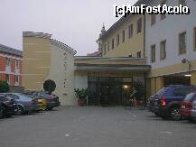 [P05] Intrarea in elegantul hotel Waschauerhof » foto by doina_c24
 - 
<span class="allrVoted glyphicon glyphicon-heart hidden" id="av208914"></span>
<a class="m-l-10 hidden" id="sv208914" onclick="voting_Foto_DelVot(,208914,2854)" role="button">șterge vot <span class="glyphicon glyphicon-remove"></span></a>
<a id="v9208914" class=" c-red"  onclick="voting_Foto_SetVot(208914)" role="button"><span class="glyphicon glyphicon-heart-empty"></span> <b>LIKE</b> = Votează poza</a> <img class="hidden"  id="f208914W9" src="/imagini/loader.gif" border="0" /><span class="AjErrMes hidden" id="e208914ErM"></span>
