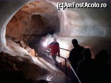 [P02] Una din pozele mai putin ,,miscate'' din Eisriesenwelt. In fata este ghidul cu lampa cu magneziu.  » foto by BOGDAN DSN
 - 
<span class="allrVoted glyphicon glyphicon-heart hidden" id="av399221"></span>
<a class="m-l-10 hidden" id="sv399221" onclick="voting_Foto_DelVot(,399221,2854)" role="button">șterge vot <span class="glyphicon glyphicon-remove"></span></a>
<a id="v9399221" class=" c-red"  onclick="voting_Foto_SetVot(399221)" role="button"><span class="glyphicon glyphicon-heart-empty"></span> <b>LIKE</b> = Votează poza</a> <img class="hidden"  id="f399221W9" src="/imagini/loader.gif" border="0" /><span class="AjErrMes hidden" id="e399221ErM"></span>