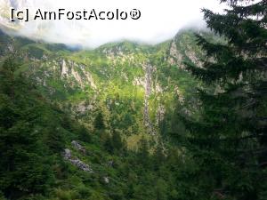 [P05] Spre Fereastra Mare. Crestele erau acoperite de câțiva nori pufoși.  » foto by Mika
 - 
<span class="allrVoted glyphicon glyphicon-heart hidden" id="av892716"></span>
<a class="m-l-10 hidden" id="sv892716" onclick="voting_Foto_DelVot(,892716,2855)" role="button">șterge vot <span class="glyphicon glyphicon-remove"></span></a>
<a id="v9892716" class=" c-red"  onclick="voting_Foto_SetVot(892716)" role="button"><span class="glyphicon glyphicon-heart-empty"></span> <b>LIKE</b> = Votează poza</a> <img class="hidden"  id="f892716W9" src="/imagini/loader.gif" border="0" /><span class="AjErrMes hidden" id="e892716ErM"></span>