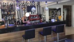 [P31] Fata care servește la Bar este româncă, dar a conversat doar în engleză. » foto by ovidiuyepi
 - 
<span class="allrVoted glyphicon glyphicon-heart hidden" id="av1464634"></span>
<a class="m-l-10 hidden" id="sv1464634" onclick="voting_Foto_DelVot(,1464634,2894)" role="button">șterge vot <span class="glyphicon glyphicon-remove"></span></a>
<a id="v91464634" class=" c-red"  onclick="voting_Foto_SetVot(1464634)" role="button"><span class="glyphicon glyphicon-heart-empty"></span> <b>LIKE</b> = Votează poza</a> <img class="hidden"  id="f1464634W9" src="/imagini/loader.gif" border="0" /><span class="AjErrMes hidden" id="e1464634ErM"></span>