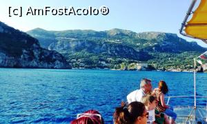 [P09] O parte din Paleokastritsa, hotelul Akrotiri (în mijloc-dreapta) şi satul Lakones cocoţat pe vârful muntelui, văzute din largul Golfului Platakia » foto by Lucien
 - 
<span class="allrVoted glyphicon glyphicon-heart hidden" id="av729755"></span>
<a class="m-l-10 hidden" id="sv729755" onclick="voting_Foto_DelVot(,729755,3004)" role="button">șterge vot <span class="glyphicon glyphicon-remove"></span></a>
<a id="v9729755" class=" c-red"  onclick="voting_Foto_SetVot(729755)" role="button"><span class="glyphicon glyphicon-heart-empty"></span> <b>LIKE</b> = Votează poza</a> <img class="hidden"  id="f729755W9" src="/imagini/loader.gif" border="0" /><span class="AjErrMes hidden" id="e729755ErM"></span>