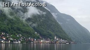 [P01] <strong>Hallstatt</strong>, aflat la 65 km de Flachau, este cel mai faimos sat din lume si poate cel mai frumos loc din Austria, pe malul lacului Hallstatt, in regiunea Salzkammergut. » foto by geani anto
 - 
<span class="allrVoted glyphicon glyphicon-heart hidden" id="av1415477"></span>
<a class="m-l-10 hidden" id="sv1415477" onclick="voting_Foto_DelVot(,1415477,3095)" role="button">șterge vot <span class="glyphicon glyphicon-remove"></span></a>
<a id="v91415477" class=" c-red"  onclick="voting_Foto_SetVot(1415477)" role="button"><span class="glyphicon glyphicon-heart-empty"></span> <b>LIKE</b> = Votează poza</a> <img class="hidden"  id="f1415477W9" src="/imagini/loader.gif" border="0" /><span class="AjErrMes hidden" id="e1415477ErM"></span>