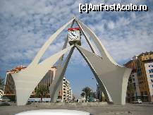 [P55] Clock Tower este unul din simbolurile Dubaiului, si asta pentru ca este primul sens giratoriu construit in emirat. Desi eu au cam desfiintat senturile giratorii, asta sigur nu va avea aceeasi soarta » foto by lizuk
 - 
<span class="allrVoted glyphicon glyphicon-heart hidden" id="av69202"></span>
<a class="m-l-10 hidden" id="sv69202" onclick="voting_Foto_DelVot(,69202,3199)" role="button">șterge vot <span class="glyphicon glyphicon-remove"></span></a>
<a id="v969202" class=" c-red"  onclick="voting_Foto_SetVot(69202)" role="button"><span class="glyphicon glyphicon-heart-empty"></span> <b>LIKE</b> = Votează poza</a> <img class="hidden"  id="f69202W9" src="/imagini/loader.gif" border="0" /><span class="AjErrMes hidden" id="e69202ErM"></span>
