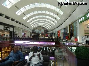 [P17] Prin Dubai Mall » foto by Maria V.
 - 
<span class="allrVoted glyphicon glyphicon-heart hidden" id="av506943"></span>
<a class="m-l-10 hidden" id="sv506943" onclick="voting_Foto_DelVot(,506943,3199)" role="button">șterge vot <span class="glyphicon glyphicon-remove"></span></a>
<a id="v9506943" class=" c-red"  onclick="voting_Foto_SetVot(506943)" role="button"><span class="glyphicon glyphicon-heart-empty"></span> <b>LIKE</b> = Votează poza</a> <img class="hidden"  id="f506943W9" src="/imagini/loader.gif" border="0" /><span class="AjErrMes hidden" id="e506943ErM"></span>