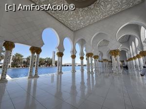 [P15] Moscheea Sheik Zayed Abu Dhabi » foto by AZE
 - 
<span class="allrVoted glyphicon glyphicon-heart hidden" id="av1488105"></span>
<a class="m-l-10 hidden" id="sv1488105" onclick="voting_Foto_DelVot(,1488105,3202)" role="button">șterge vot <span class="glyphicon glyphicon-remove"></span></a>
<a id="v91488105" class=" c-red"  onclick="voting_Foto_SetVot(1488105)" role="button"><span class="glyphicon glyphicon-heart-empty"></span> <b>LIKE</b> = Votează poza</a> <img class="hidden"  id="f1488105W9" src="/imagini/loader.gif" border="0" /><span class="AjErrMes hidden" id="e1488105ErM"></span>