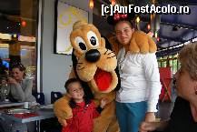 [P11] Disneyland Paris - impreuna cu Pluto » foto by IUBONI
 - 
<span class="allrVoted glyphicon glyphicon-heart hidden" id="av93291"></span>
<a class="m-l-10 hidden" id="sv93291" onclick="voting_Foto_DelVot(,93291,3203)" role="button">șterge vot <span class="glyphicon glyphicon-remove"></span></a>
<a id="v993291" class=" c-red"  onclick="voting_Foto_SetVot(93291)" role="button"><span class="glyphicon glyphicon-heart-empty"></span> <b>LIKE</b> = Votează poza</a> <img class="hidden"  id="f93291W9" src="/imagini/loader.gif" border="0" /><span class="AjErrMes hidden" id="e93291ErM"></span>