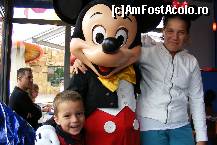 [P09] Disneyland Paris - impreuna cu Mickey. Fata este mai mare si mai retinuta de felul ei, dar cel mic a ras intr-una. » foto by IUBONI
 - 
<span class="allrVoted glyphicon glyphicon-heart hidden" id="av93289"></span>
<a class="m-l-10 hidden" id="sv93289" onclick="voting_Foto_DelVot(,93289,3203)" role="button">șterge vot <span class="glyphicon glyphicon-remove"></span></a>
<a id="v993289" class=" c-red"  onclick="voting_Foto_SetVot(93289)" role="button"><span class="glyphicon glyphicon-heart-empty"></span> <b>LIKE</b> = Votează poza</a> <img class="hidden"  id="f93289W9" src="/imagini/loader.gif" border="0" /><span class="AjErrMes hidden" id="e93289ErM"></span>