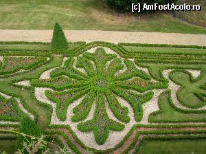 P03 [AUG-2012] Valea Loarei - Angers - castelul înconjurat de frumoase covoare de verdeață și flori. 