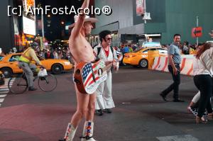 [P11] totul este posibil in New York: the naked cowboy alaturi de Elvis » foto by Pami*
 - 
<span class="allrVoted glyphicon glyphicon-heart hidden" id="av788346"></span>
<a class="m-l-10 hidden" id="sv788346" onclick="voting_Foto_DelVot(,788346,3385)" role="button">șterge vot <span class="glyphicon glyphicon-remove"></span></a>
<a id="v9788346" class=" c-red"  onclick="voting_Foto_SetVot(788346)" role="button"><span class="glyphicon glyphicon-heart-empty"></span> <b>LIKE</b> = Votează poza</a> <img class="hidden"  id="f788346W9" src="/imagini/loader.gif" border="0" /><span class="AjErrMes hidden" id="e788346ErM"></span>