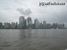P08 [MAY-2011] Financial Center vazut de pe water-taxi