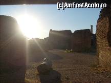 [P01] O fotografie artistica facuta in contra-lumina la Dealul Palatin - Roma » foto by timis
 - 
<span class="allrVoted glyphicon glyphicon-heart hidden" id="av412311"></span>
<a class="m-l-10 hidden" id="sv412311" onclick="voting_Foto_DelVot(,412311,3406)" role="button">șterge vot <span class="glyphicon glyphicon-remove"></span></a>
<a id="v9412311" class=" c-red"  onclick="voting_Foto_SetVot(412311)" role="button"><span class="glyphicon glyphicon-heart-empty"></span> <b>LIKE</b> = Votează poza</a> <img class="hidden"  id="f412311W9" src="/imagini/loader.gif" border="0" /><span class="AjErrMes hidden" id="e412311ErM"></span>