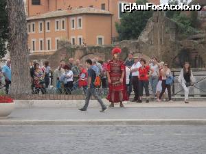 [P62] La orizont-un gladiator. Inainte de a pleca in Italia vazusem la tv reportajul in care Christian Sabagh (reporter la Kanal D) fusese jefuit de gladiatorii din Roma, asa ca nu m=am apropiat.  » foto by bica adriana
 - 
<span class="allrVoted glyphicon glyphicon-heart hidden" id="av698128"></span>
<a class="m-l-10 hidden" id="sv698128" onclick="voting_Foto_DelVot(,698128,3406)" role="button">șterge vot <span class="glyphicon glyphicon-remove"></span></a>
<a id="v9698128" class=" c-red"  onclick="voting_Foto_SetVot(698128)" role="button"><span class="glyphicon glyphicon-heart-empty"></span> <b>LIKE</b> = Votează poza</a> <img class="hidden"  id="f698128W9" src="/imagini/loader.gif" border="0" /><span class="AjErrMes hidden" id="e698128ErM"></span>