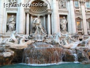 [P19] Fontana di Trevi este poate cea mai celebra fantana din Roma.  » foto by Radu Tudoran
 - 
<span class="allrVoted glyphicon glyphicon-heart hidden" id="av712828"></span>
<a class="m-l-10 hidden" id="sv712828" onclick="voting_Foto_DelVot(,712828,3406)" role="button">șterge vot <span class="glyphicon glyphicon-remove"></span></a>
<a id="v9712828" class=" c-red"  onclick="voting_Foto_SetVot(712828)" role="button"><span class="glyphicon glyphicon-heart-empty"></span> <b>LIKE</b> = Votează poza</a> <img class="hidden"  id="f712828W9" src="/imagini/loader.gif" border="0" /><span class="AjErrMes hidden" id="e712828ErM"></span>