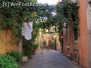 [P03] Trastevere, zona pitoreasca a Romei » foto by Radu Tudoran
 - 
<span class="allrVoted glyphicon glyphicon-heart hidden" id="av713508"></span>
<a class="m-l-10 hidden" id="sv713508" onclick="voting_Foto_DelVot(,713508,3406)" role="button">șterge vot <span class="glyphicon glyphicon-remove"></span></a>
<a id="v9713508" class=" c-red"  onclick="voting_Foto_SetVot(713508)" role="button"><span class="glyphicon glyphicon-heart-empty"></span> <b>LIKE</b> = Votează poza</a> <img class="hidden"  id="f713508W9" src="/imagini/loader.gif" border="0" /><span class="AjErrMes hidden" id="e713508ErM"></span>