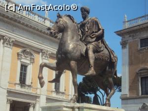 [P10] 10. Statuia lui Marc Aureliu ne întâmpină în mijlocul „Pieții Campidoglio”.  » foto by doinafil
 - 
<span class="allrVoted glyphicon glyphicon-heart hidden" id="av857793"></span>
<a class="m-l-10 hidden" id="sv857793" onclick="voting_Foto_DelVot(,857793,3406)" role="button">șterge vot <span class="glyphicon glyphicon-remove"></span></a>
<a id="v9857793" class=" c-red"  onclick="voting_Foto_SetVot(857793)" role="button"><span class="glyphicon glyphicon-heart-empty"></span> <b>LIKE</b> = Votează poza</a> <img class="hidden"  id="f857793W9" src="/imagini/loader.gif" border="0" /><span class="AjErrMes hidden" id="e857793ErM"></span>