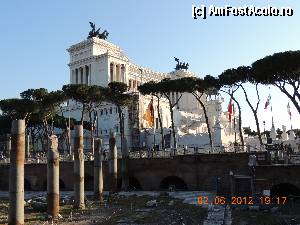 [P02] Monumentul Vittorio Emanuele II si cateva ruine din Mercati di Traiano » foto by andromeda
 - 
<span class="allrVoted glyphicon glyphicon-heart hidden" id="av392186"></span>
<a class="m-l-10 hidden" id="sv392186" onclick="voting_Foto_DelVot(,392186,3406)" role="button">șterge vot <span class="glyphicon glyphicon-remove"></span></a>
<a id="v9392186" class=" c-red"  onclick="voting_Foto_SetVot(392186)" role="button"><span class="glyphicon glyphicon-heart-empty"></span> <b>LIKE</b> = Votează poza</a> <img class="hidden"  id="f392186W9" src="/imagini/loader.gif" border="0" /><span class="AjErrMes hidden" id="e392186ErM"></span>